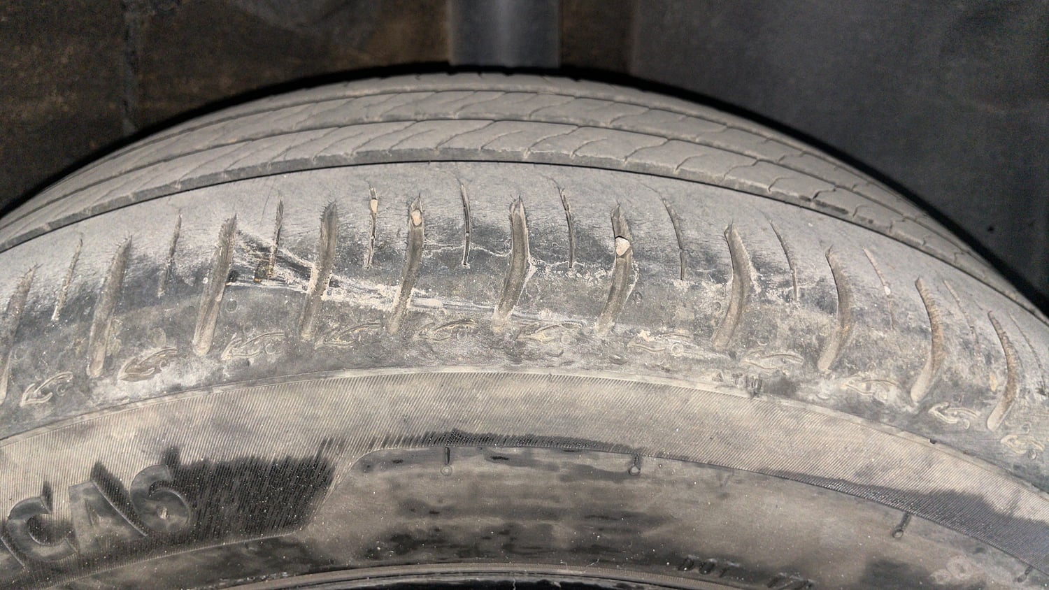 Used 2023 Tata Altroz XZA Plus (S) Dark Edition Petrol Automatic tyres LEFT REAR TYRE TREAD VIEW