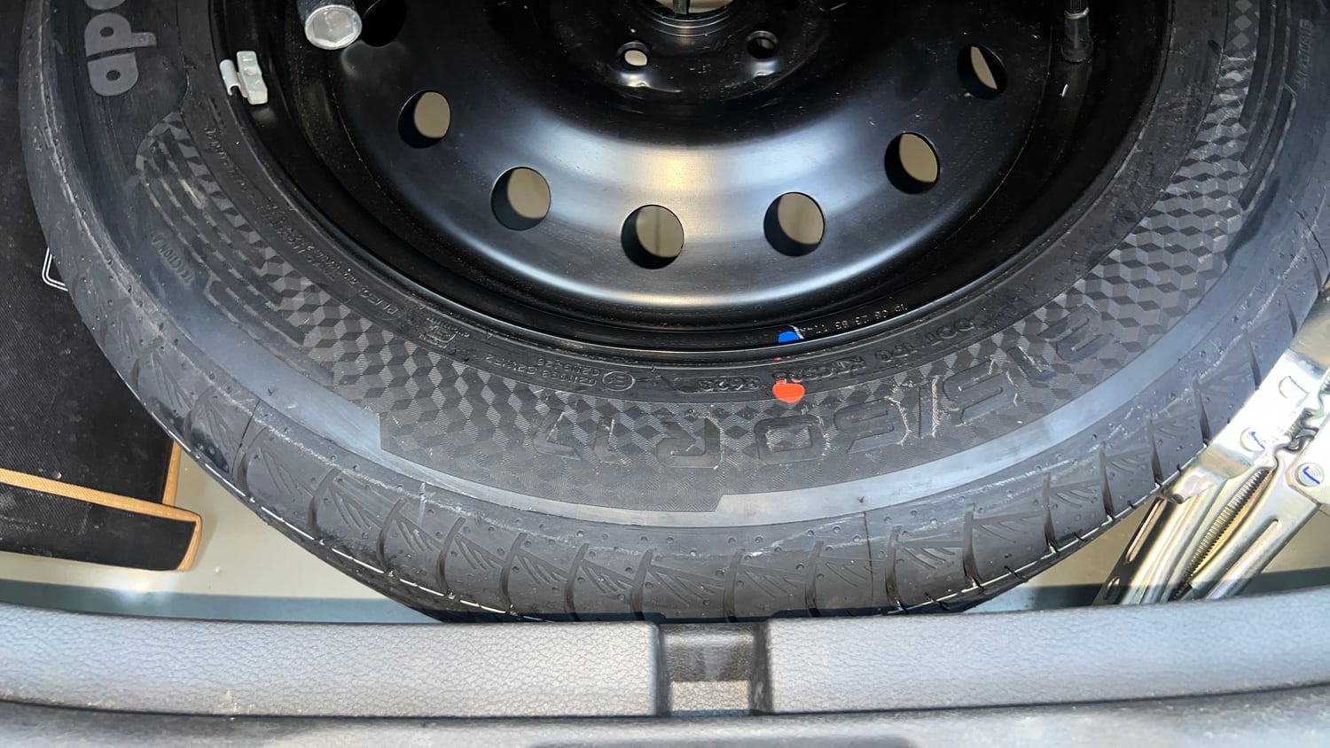 Used 2024 Maruti Suzuki Grand Vitara Alpha Smart Hybrid AT Petrol Automatic tyres SPARE TYRE VIEW