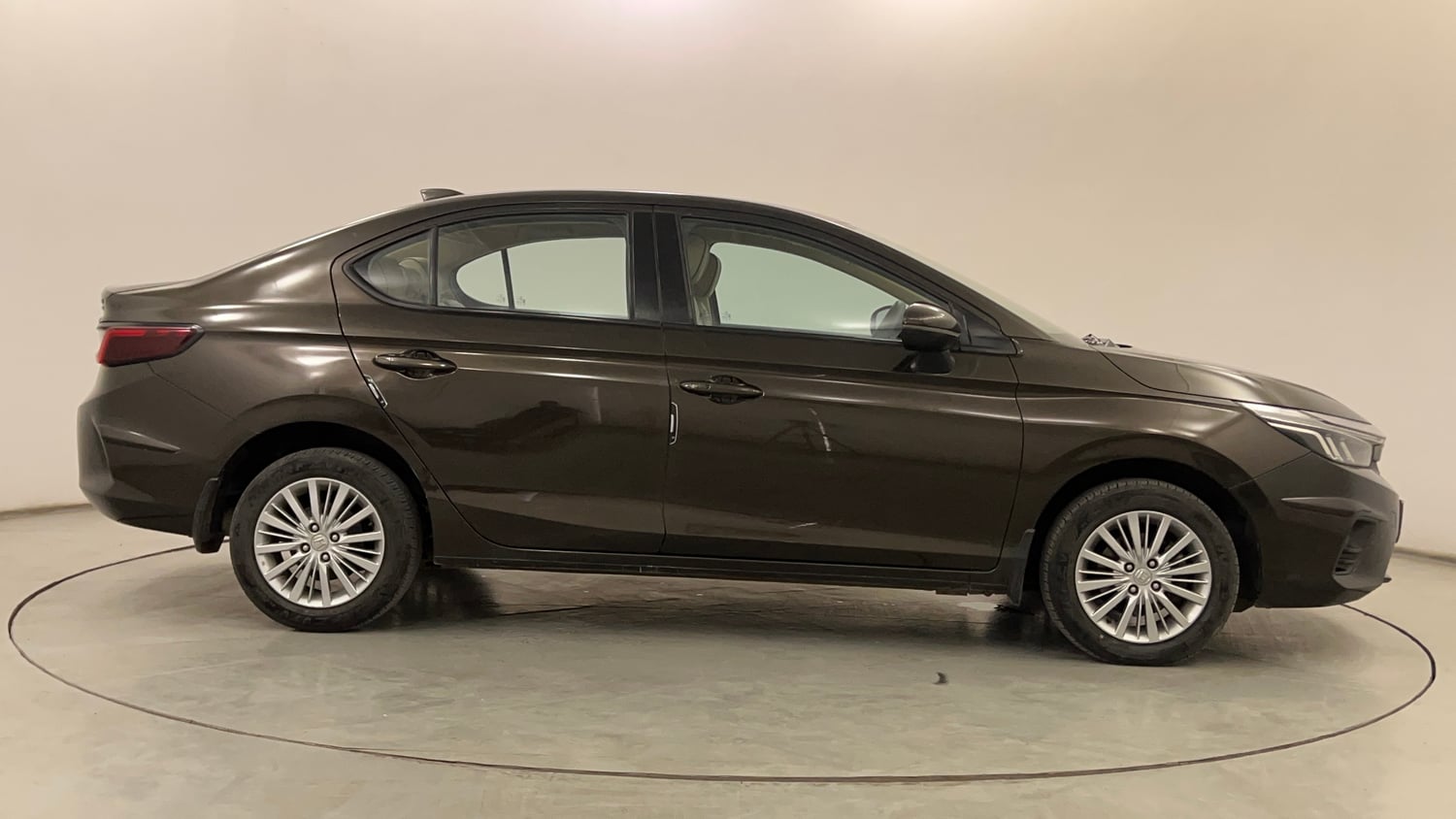 Used 2021 Honda City V CVT Petrol Petrol Automatic exterior RIGHT SIDE VIEW