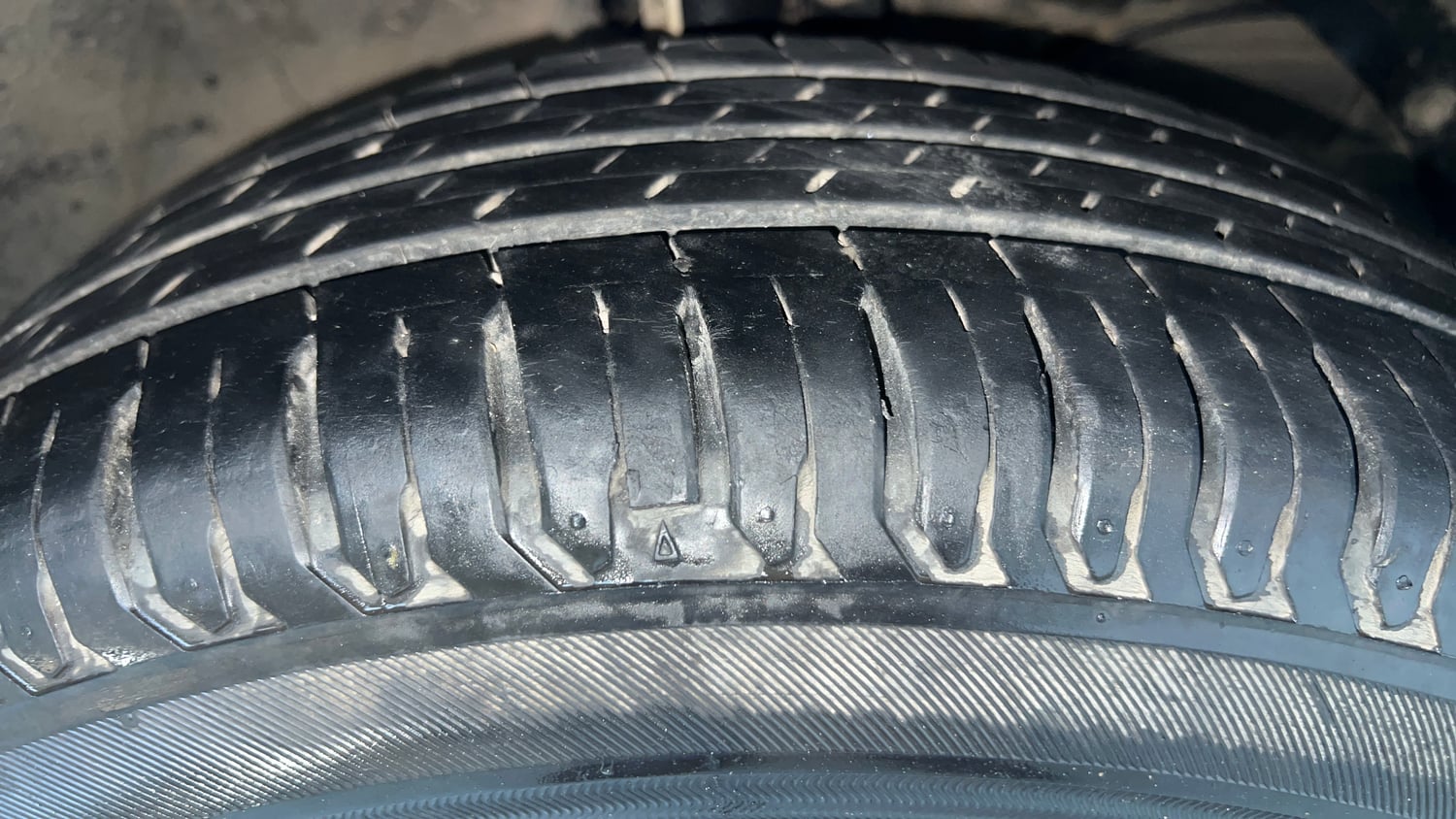 Used 2023 Maruti Suzuki Swift ZXi Petrol Manual tyres RIGHT FRONT TYRE TREAD VIEW