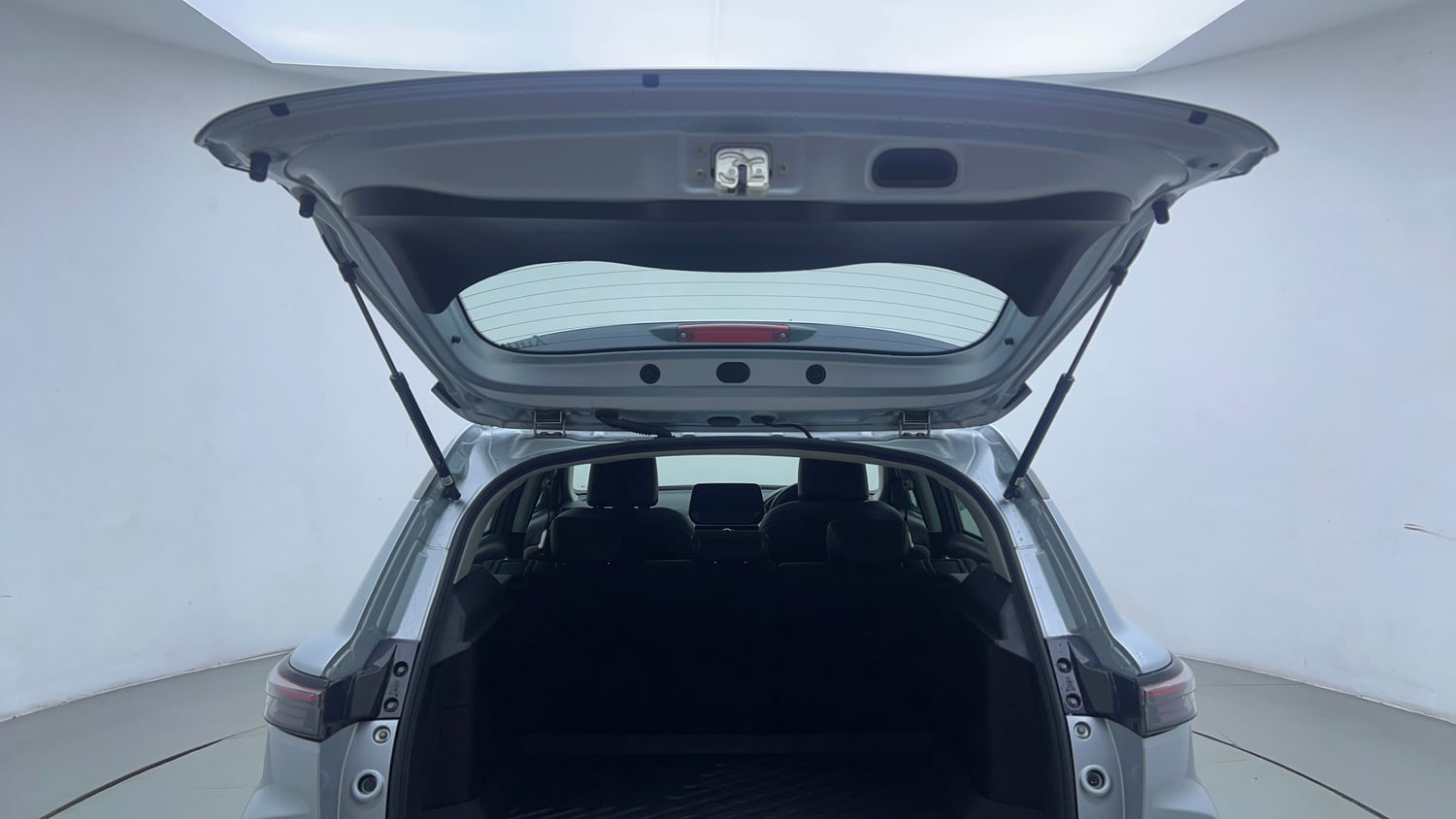 Used 2024 Maruti Suzuki Grand Vitara Alpha Smart Hybrid AT Petrol Automatic interior DICKY DOOR OPEN VIEW