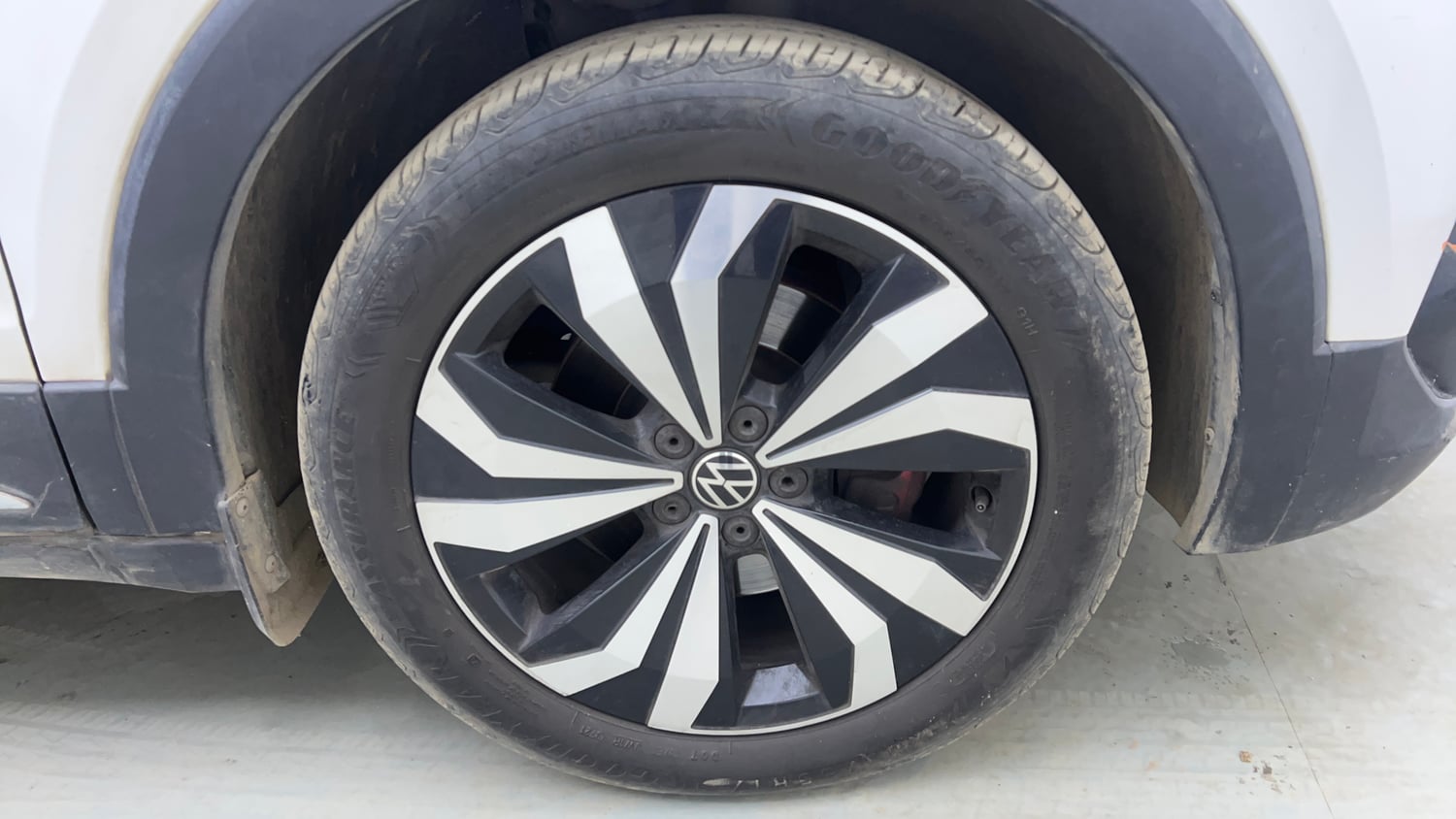 Used 2022 Volkswagen Taigun GT Plus 1.5 TSI DSG Petrol Automatic tyres RIGHT FRONT TYRE RIM VIEW
