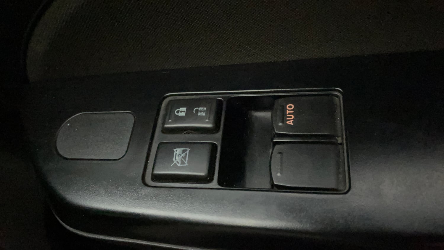 Used 2016 Maruti Suzuki Swift Lxi (O) Petrol Manual top_features Power windows