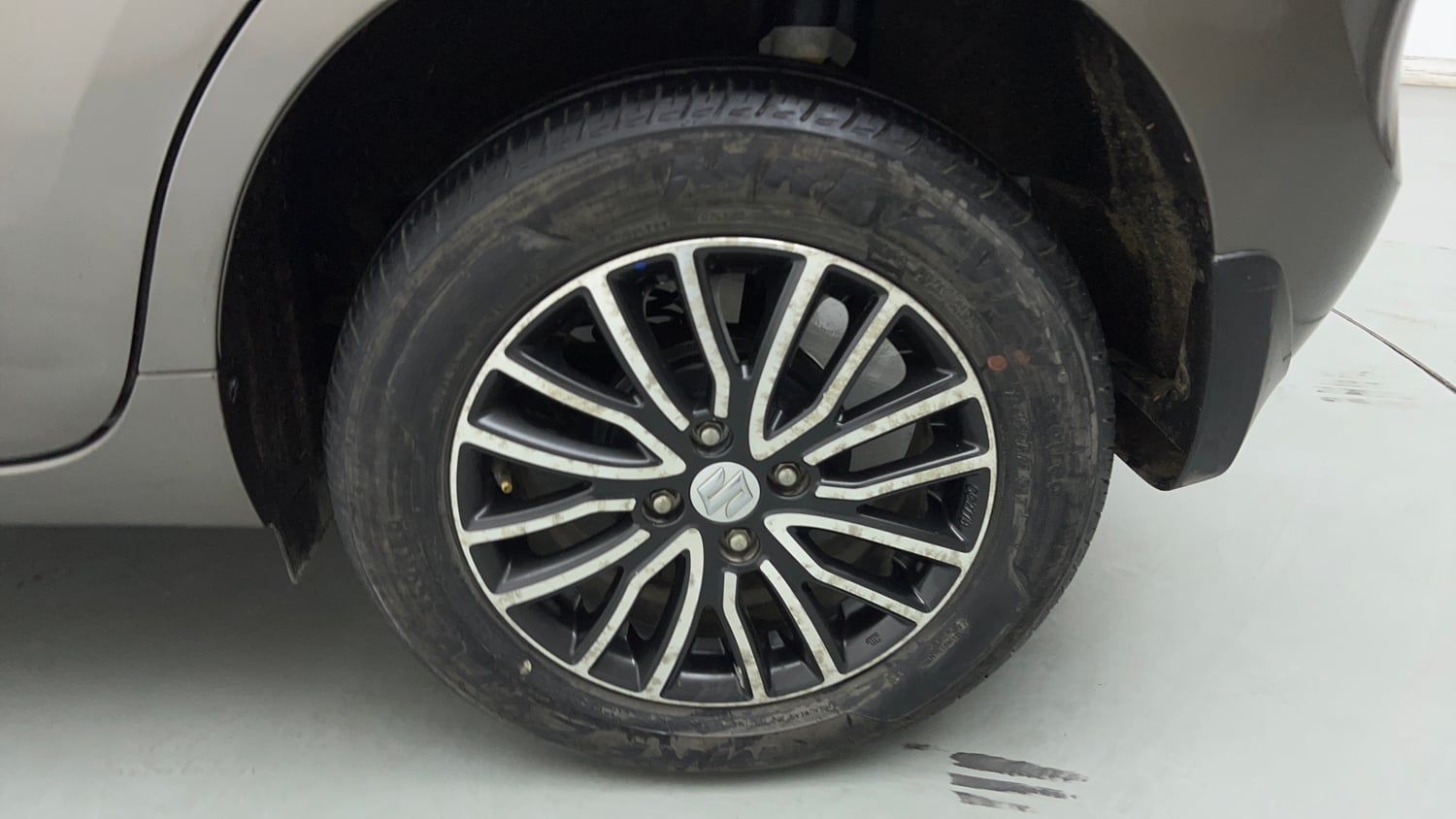 Used 2020 Maruti Suzuki Baleno Delta Petrol Manual tyres LEFT REAR TYRE RIM VIEW