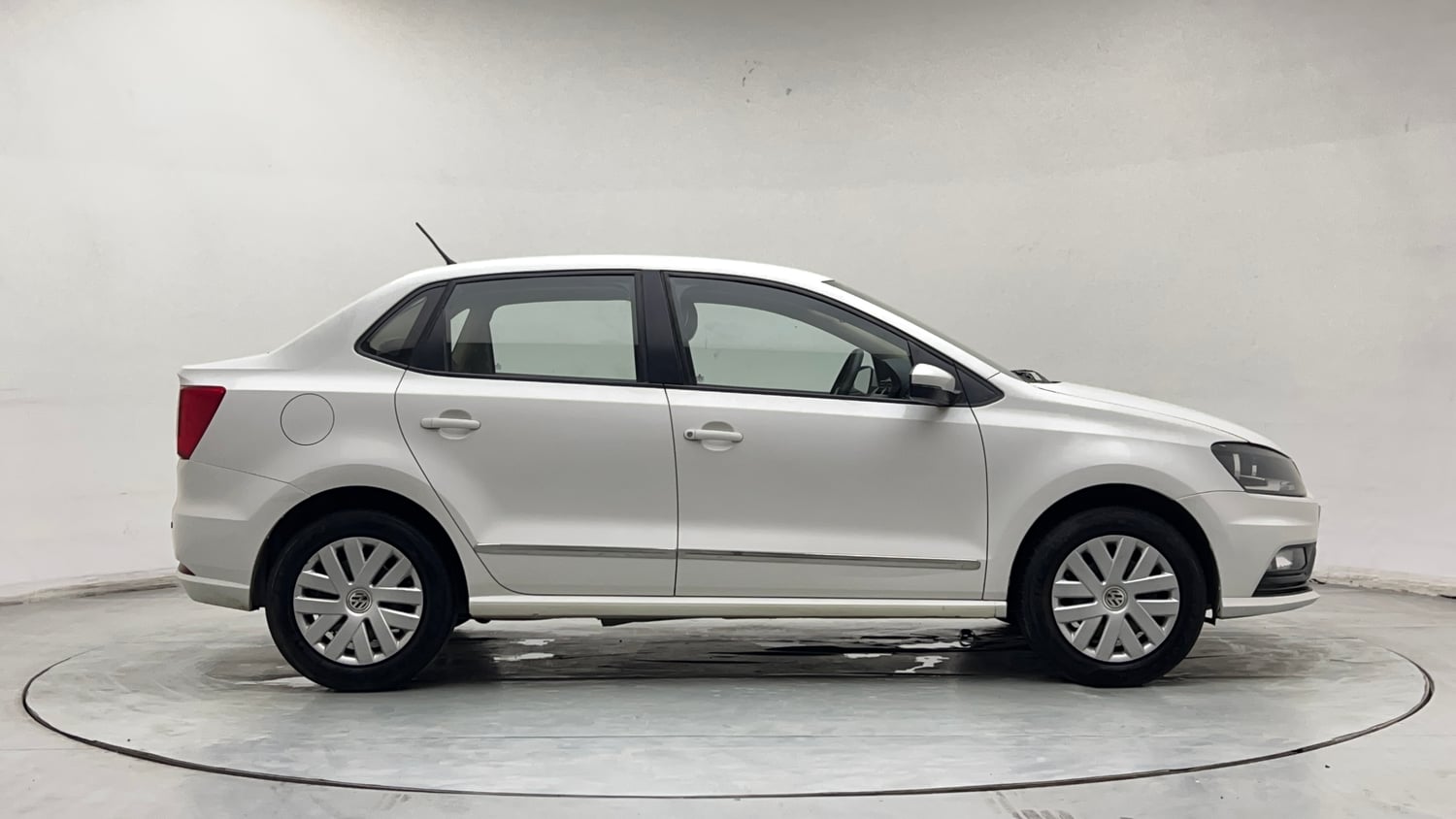 Used 2016 volkswagen Ameo Comfortline 1.2 Petrol+cng(Outside fitted) Petrol+cng Manual exterior RIGHT SIDE VIEW