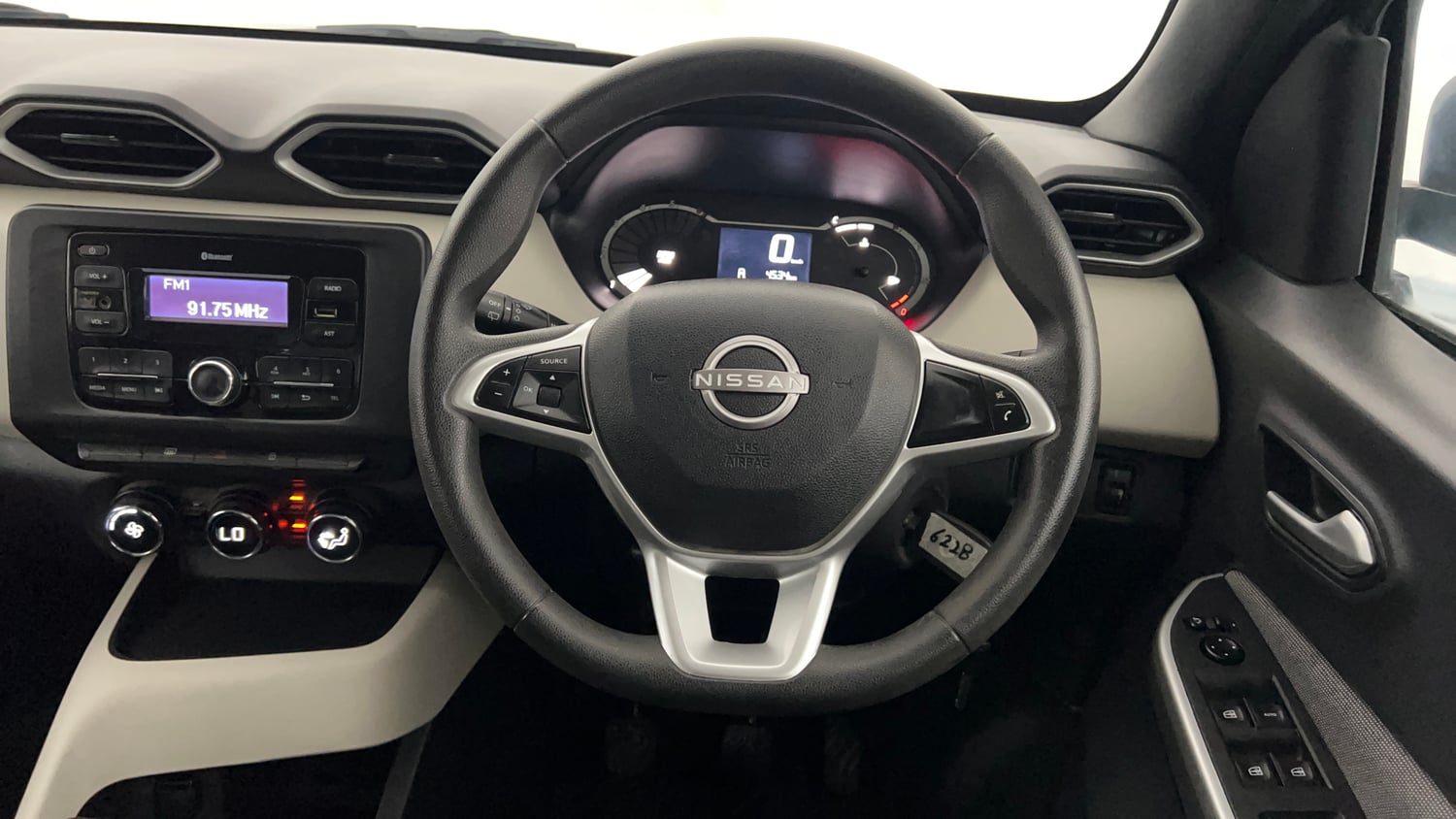 Used 2024 Nissan Magnite XL Petrol Manual interior STEERING VIEW