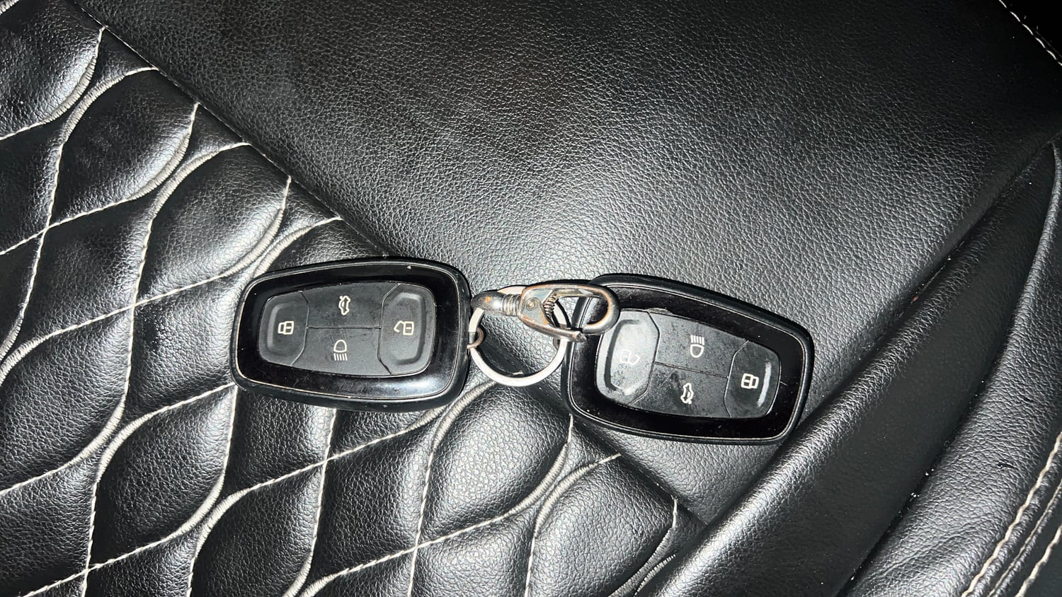Used 2022 Tata Punch Accomplished Dazzle Pack MT Petrol Manual extra CAR KEY VIEW
