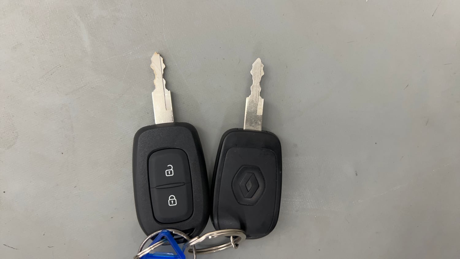 Used 2015 Renault Kwid RXT Petrol Manual extra CAR KEY VIEW