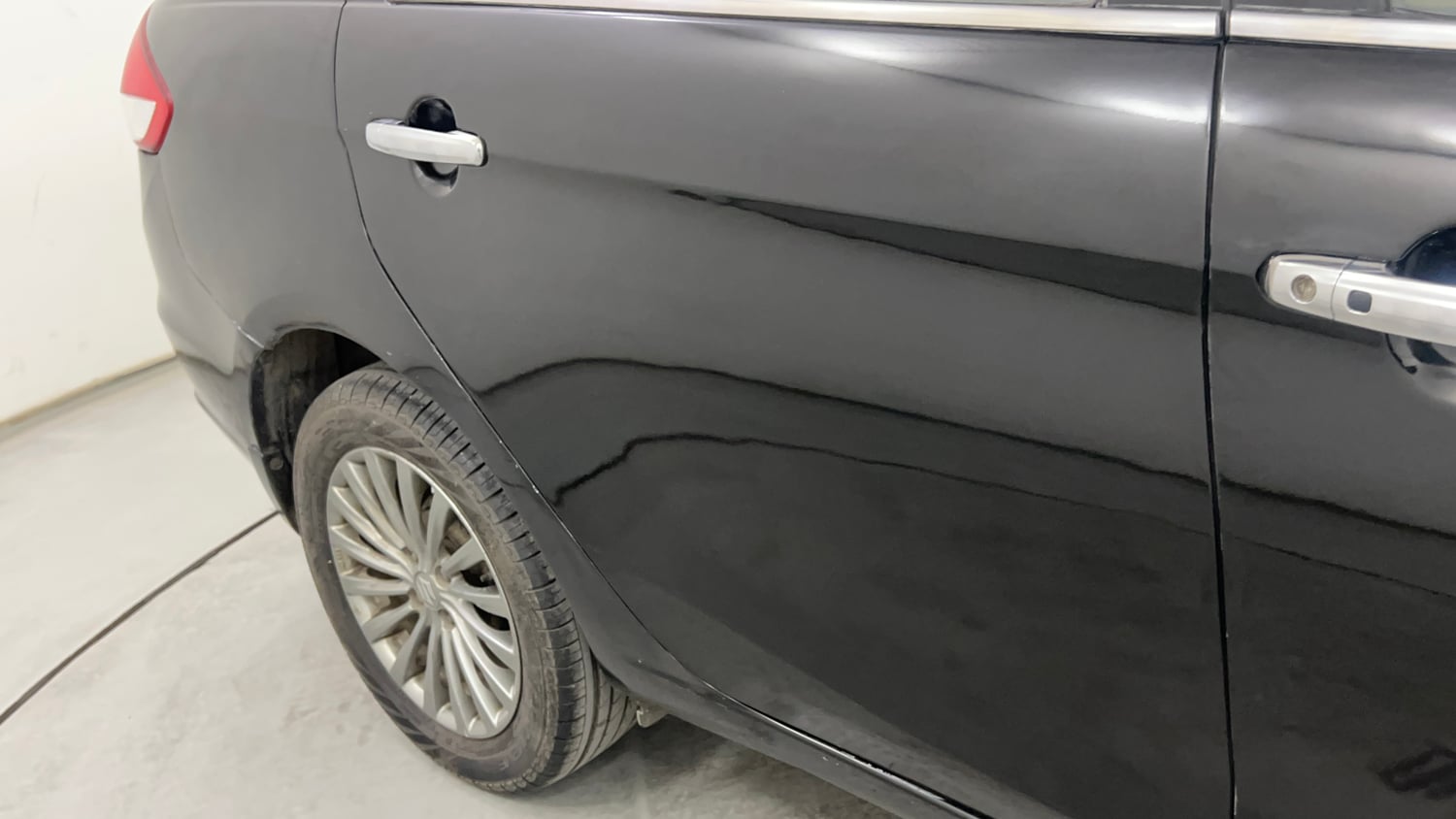 Used 2016 Maruti Suzuki Ciaz ZXI+ AT Petrol Automatic dents MINOR SCRATCH
