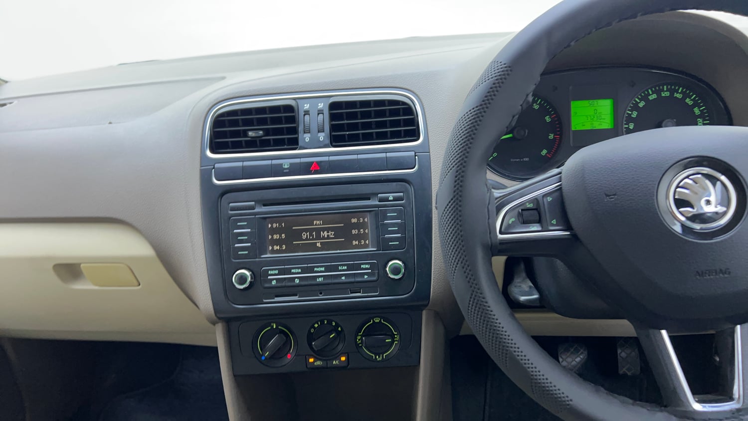 Used 2014 Skoda Rapid 1.6 MPI Ambition Plus Petrol Manual interior MUSIC SYSTEM & AC CONTROL VIEW