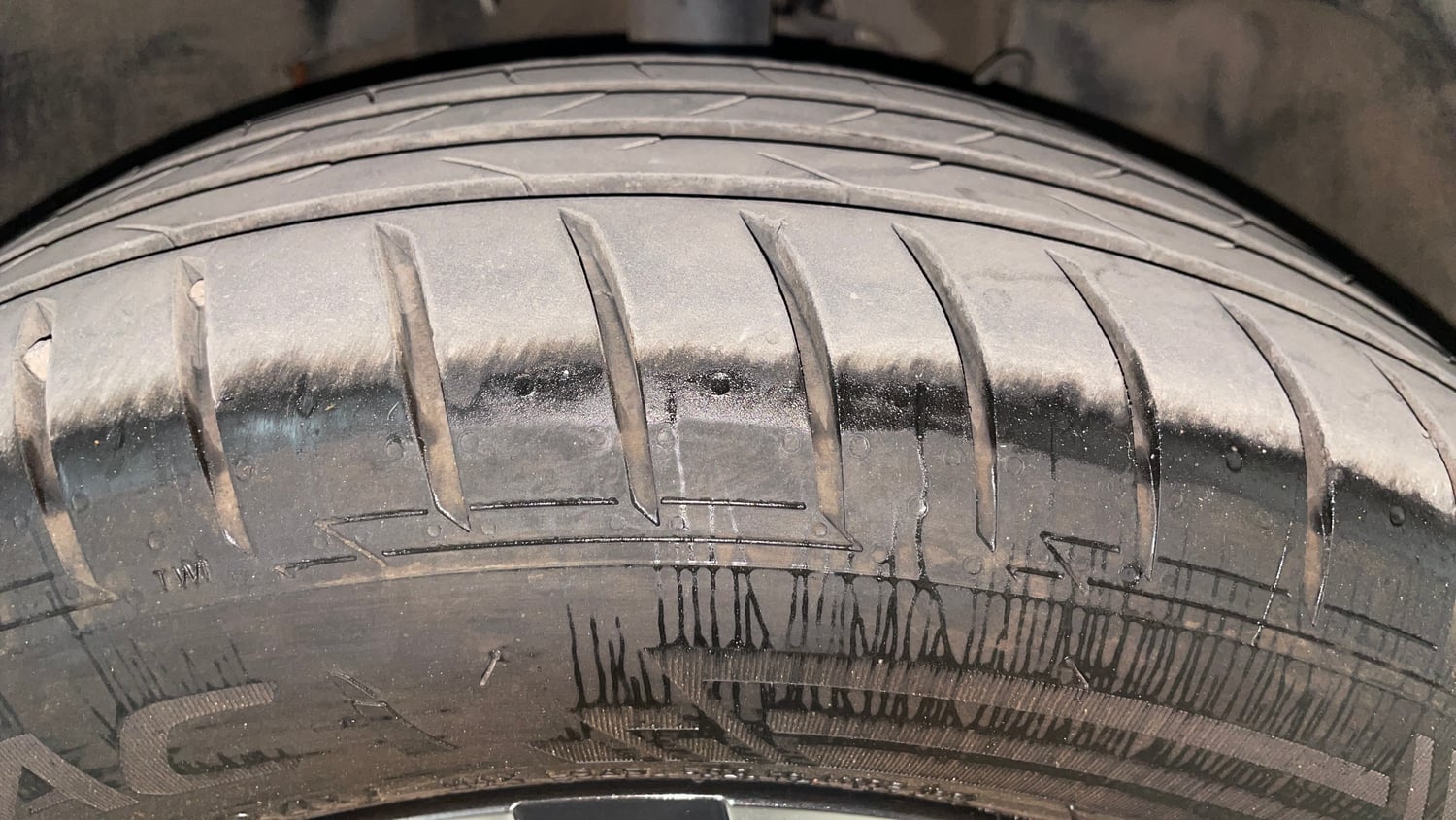 Used 2023 Tata Tiago XZ Plus Petrol Manual tyres RIGHT FRONT TYRE TREAD VIEW