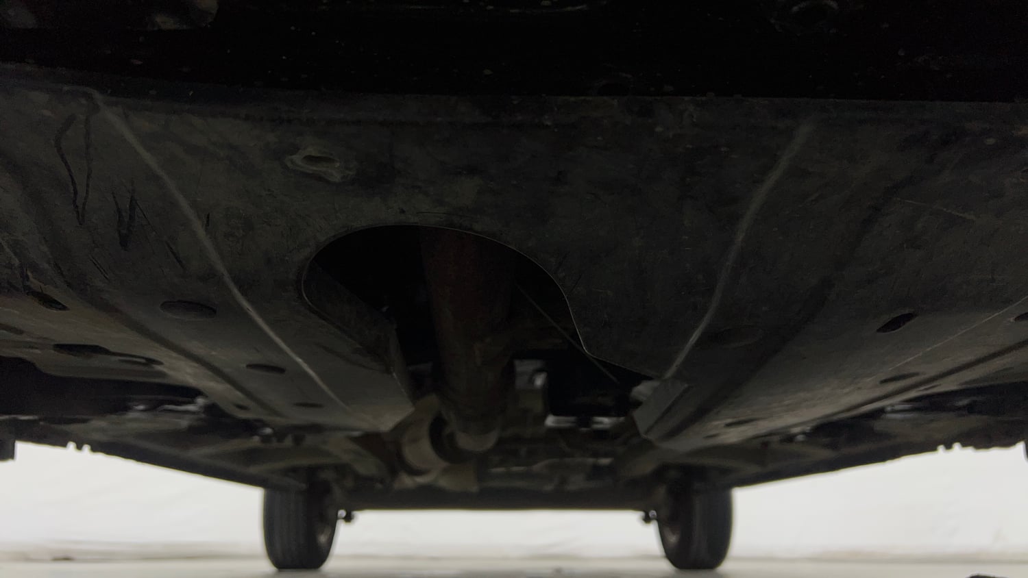 Used 2017 Mahindra KUV100 K6 6 STR Petrol Manual extra FRONT LEFT UNDERBODY VIEW