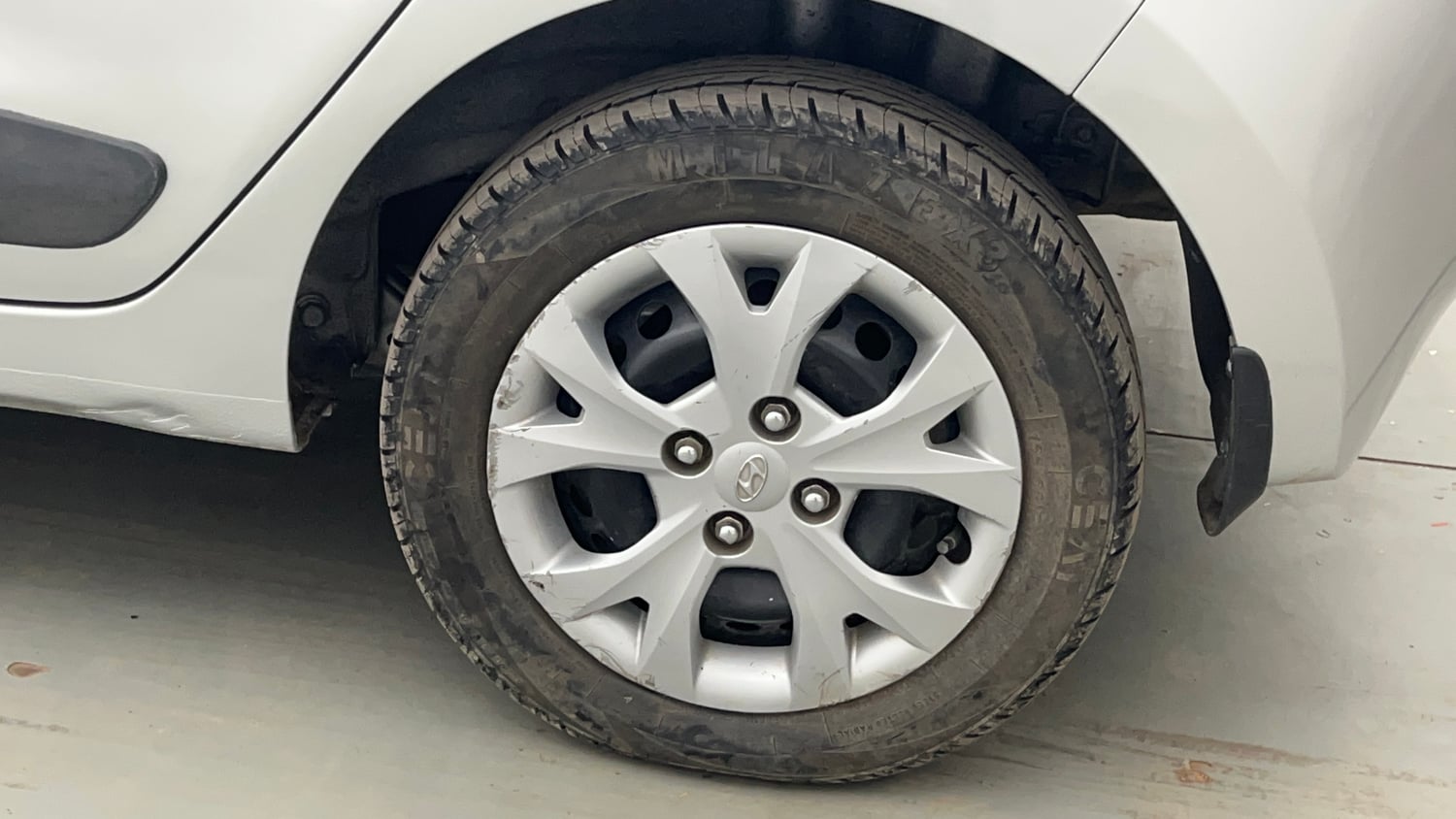 Used 2014 Hyundai Grand i10 Sportz 1.2 Kappa VTVT Petrol Manual tyres LEFT REAR TYRE RIM VIEW