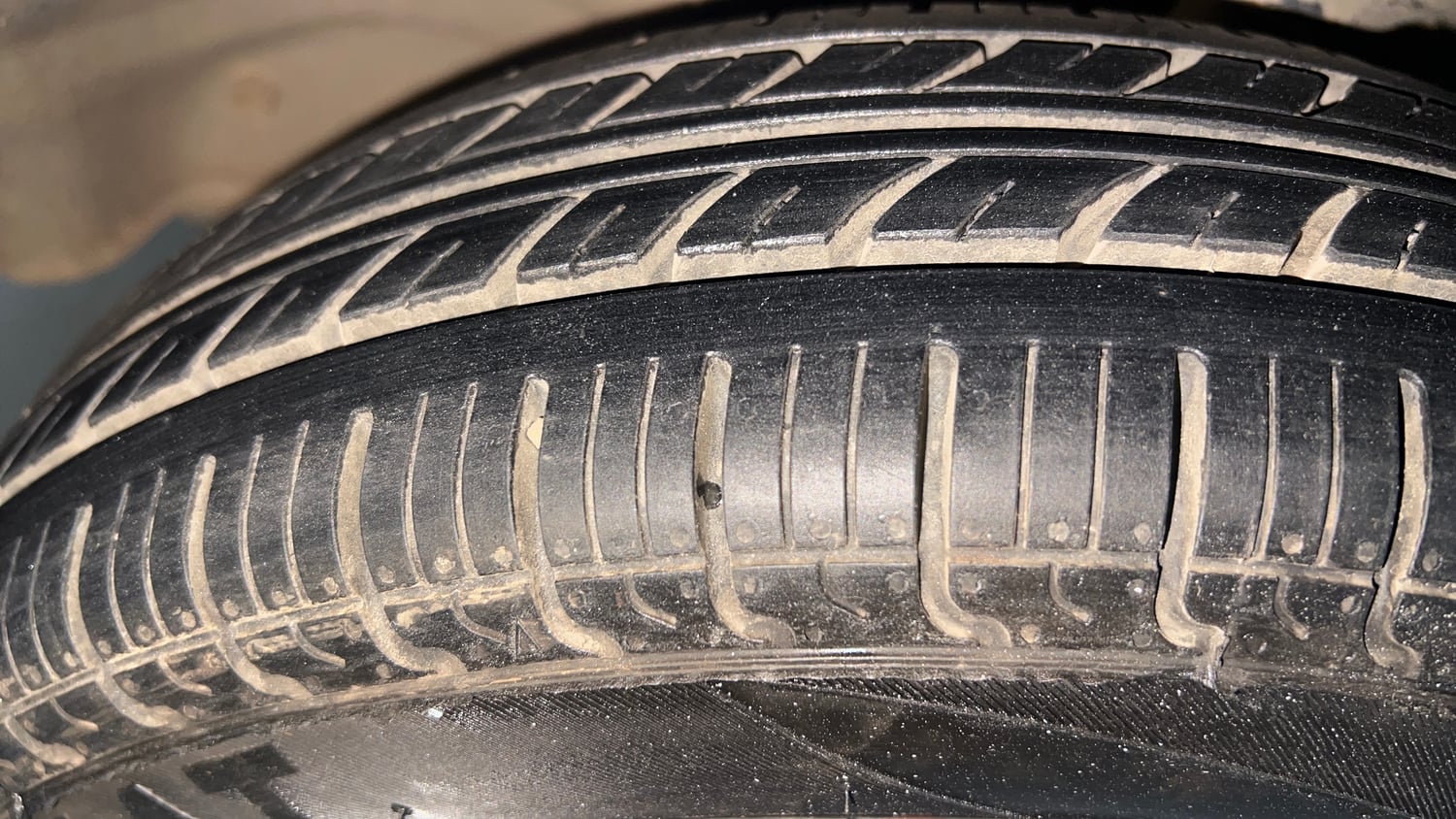 Used 2016 Maruti Suzuki Alto 800 LXi Petrol Manual tyres LEFT FRONT TYRE TREAD VIEW