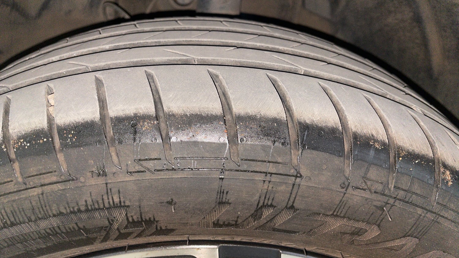 Used 2023 Tata Tiago XZ Plus Petrol Manual tyres LEFT FRONT TYRE TREAD VIEW