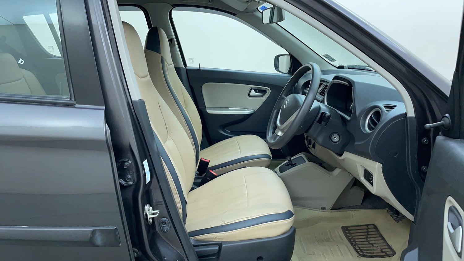 Used 2018 Maruti Suzuki Alto K10 VXi AMT Petrol Automatic interior RIGHT SIDE FRONT DOOR CABIN VIEW