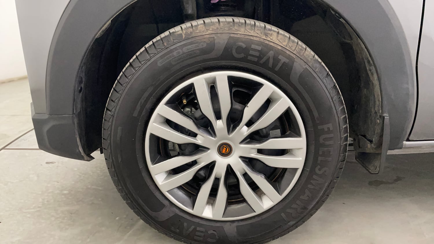 Used 2026 Renault Triber Evolution Petrol Manual tyres LEFT FRONT TYRE RIM VIEW
