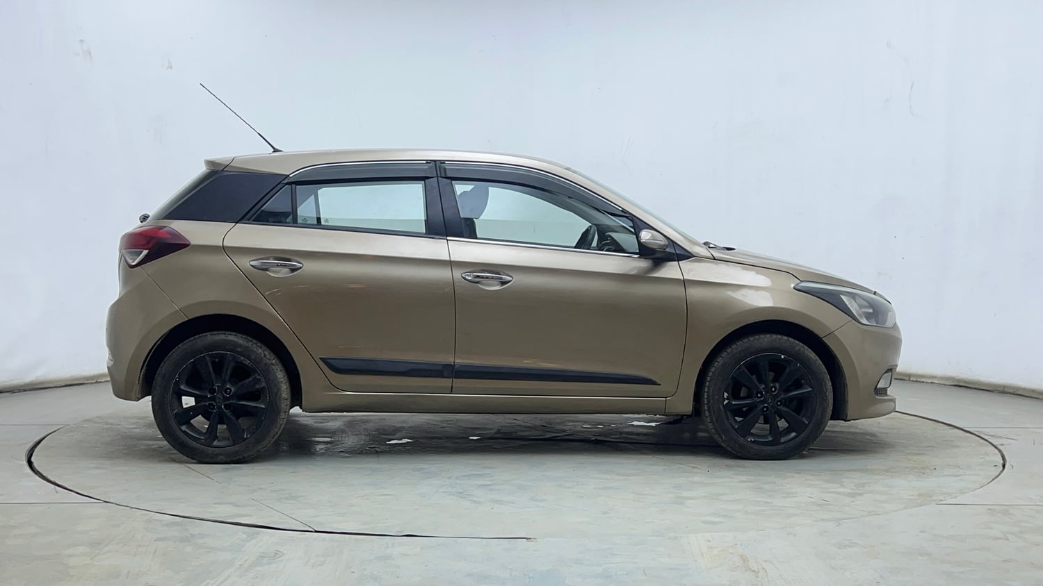 Used 2015 Hyundai Elite i20 Asta 1.4 CRDI Diesel Manual exterior RIGHT SIDE VIEW