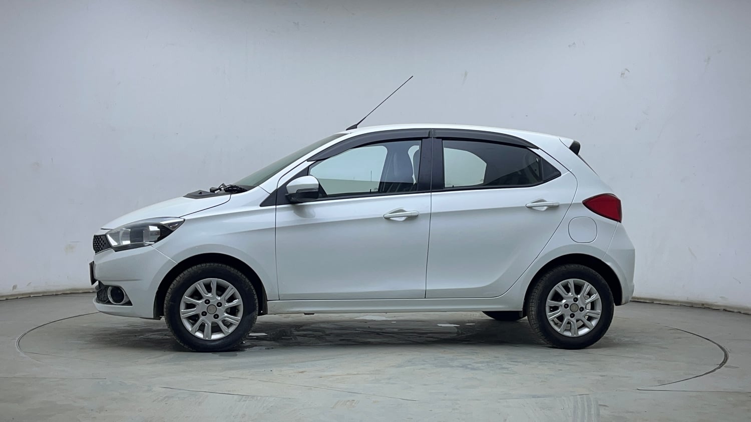 Used 2018 Tata Tiago Revotron XZ Petrol Manual exterior LEFT SIDE VIEW