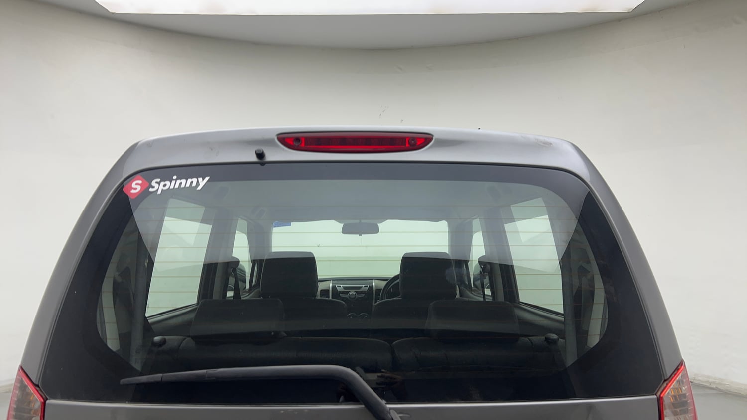 Used 2014 Maruti Suzuki Wagon R VXI Petrol Manual exterior BACK WINDSHIELD VIEW