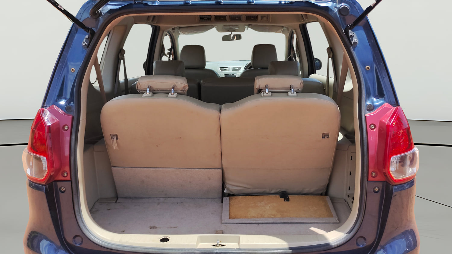 Used 2016 Maruti Suzuki Ertiga VXI Petrol Manual interior DICKY INSIDE VIEW