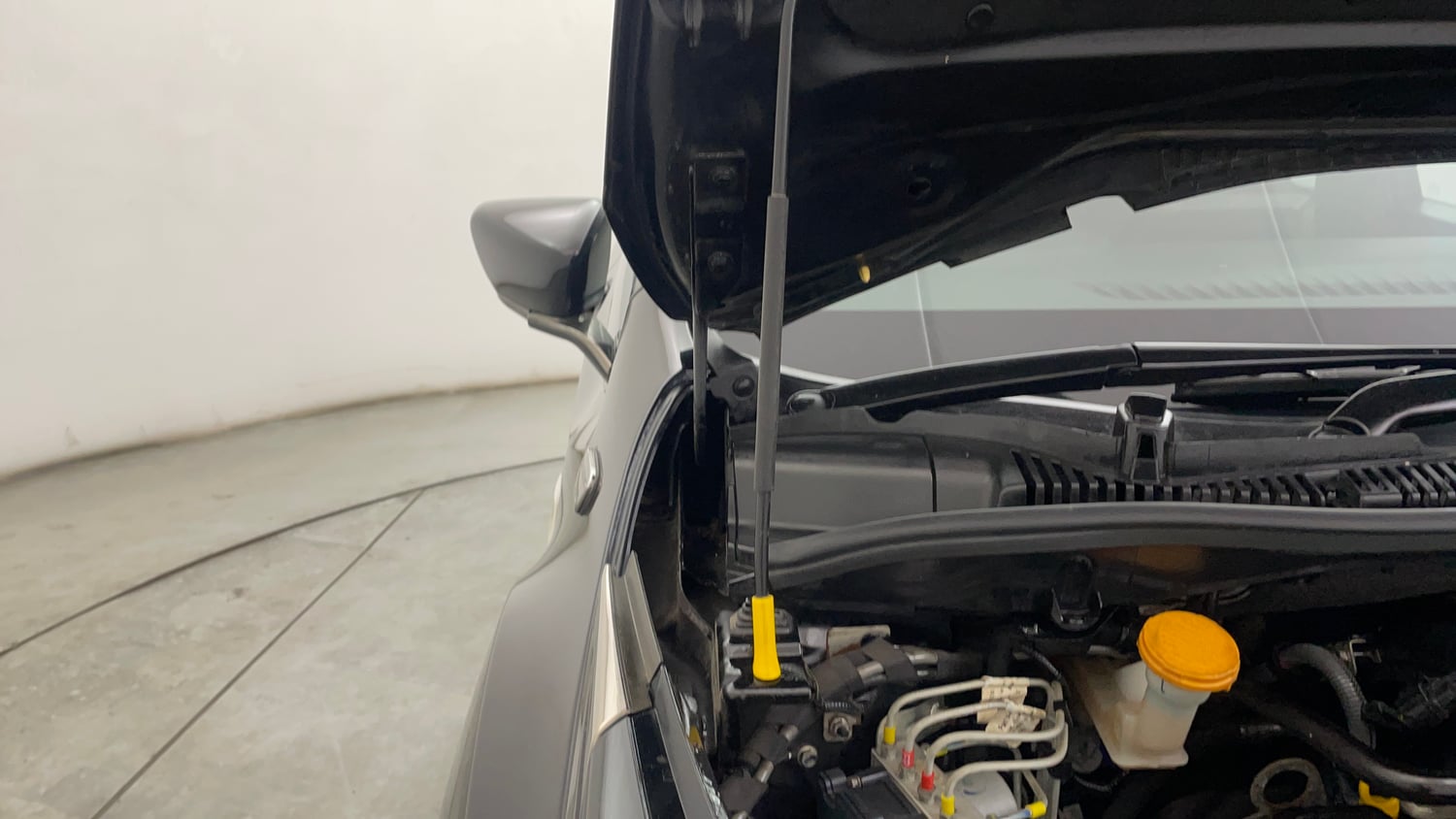 Used 2023 Tata Altroz XZA Plus (S) Dark Edition Petrol Automatic engine ENGINE RIGHT SIDE HINGE & APRON VIEW
