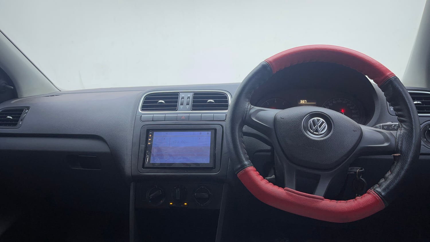 Used 2019 Volkswagen Polo Trendline 1.0L (P) Petrol Manual interior DASHBOARD VIEW