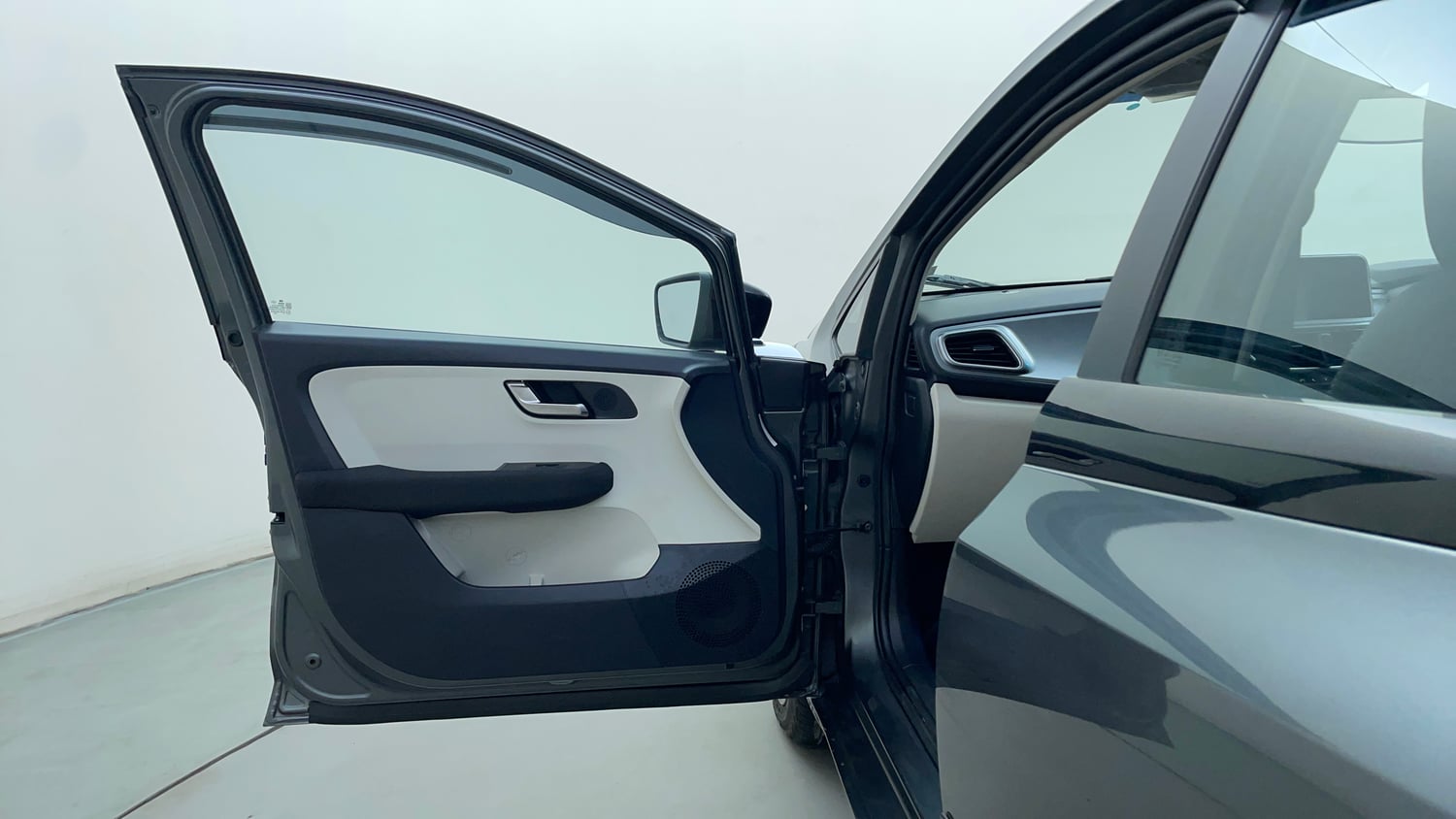 Used 2022 Tata Altroz XZ Plus Petrol Petrol Manual interior LEFT FRONT DOOR OPEN VIEW