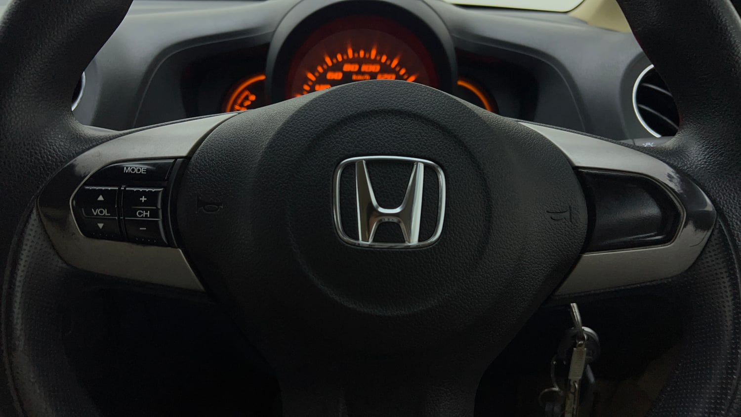Used 2014 Honda Amaze 1.2 S i-VTEC Petrol Manual top_features Steering mounted controls