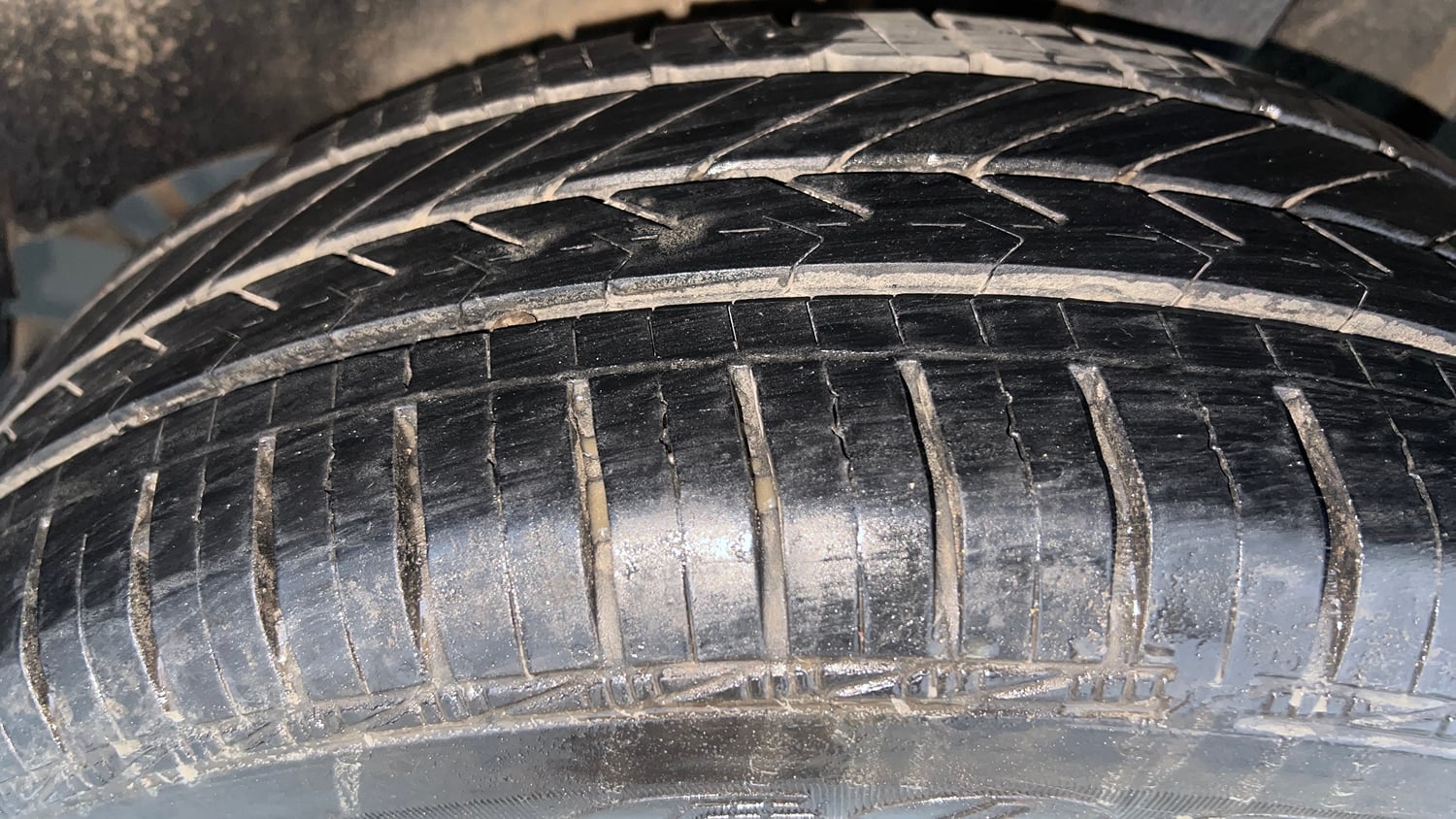 Used 2020 Renault Triber RXZ Petrol Manual tyres LEFT REAR TYRE TREAD VIEW