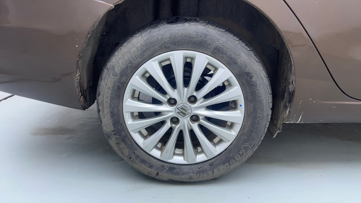 Used 2017 Maruti Suzuki Ciaz ZXi Petrol Manual tyres RIGHT REAR TYRE RIM VIEW