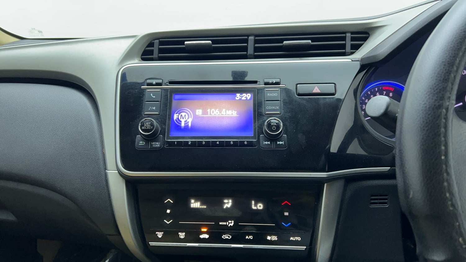 Used 2016 Honda City V Petrol Manual top_features Integrated (in-dash) music system