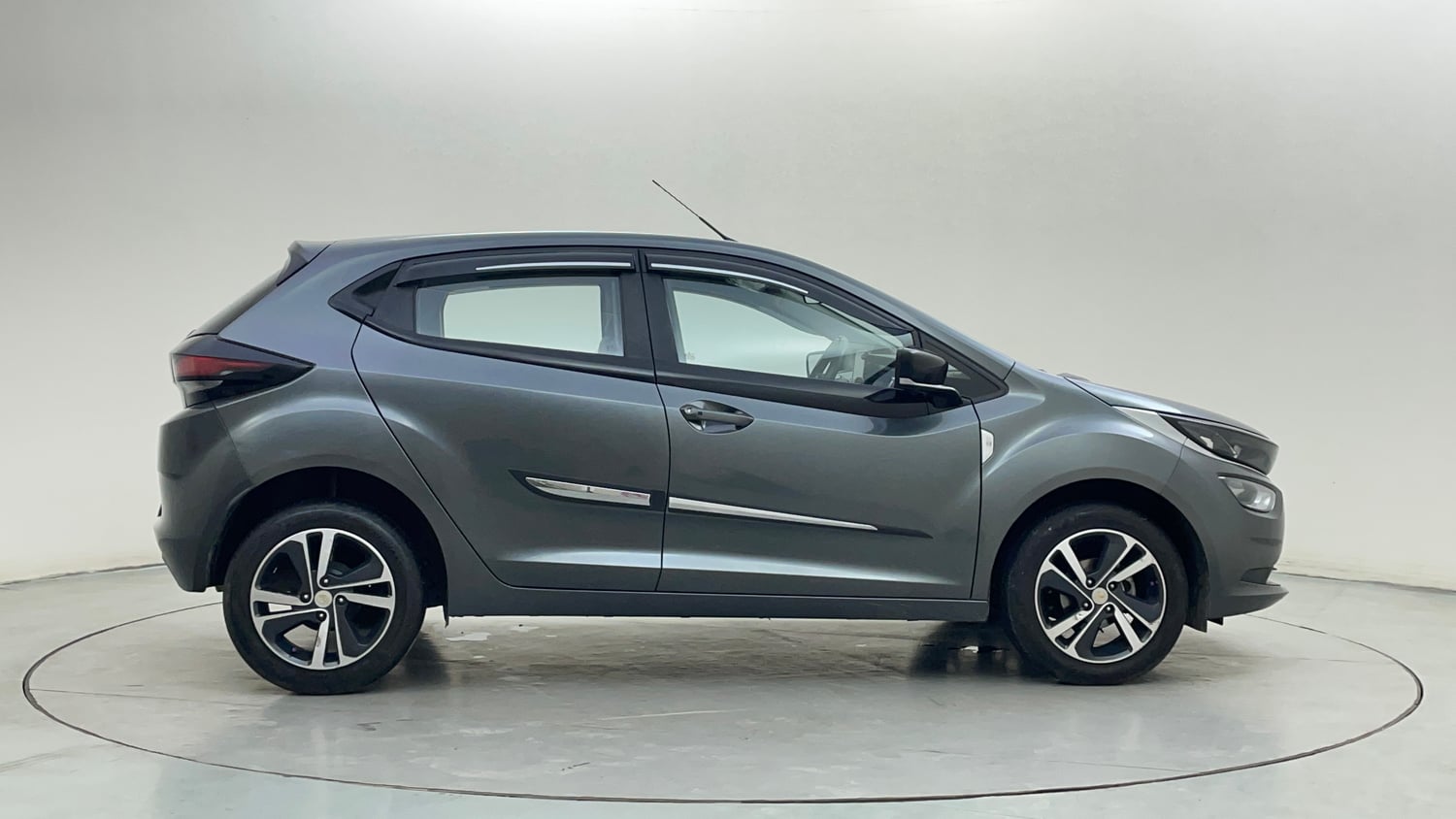 Used 2022 Tata Altroz XZ Plus Petrol Petrol Manual exterior RIGHT SIDE VIEW