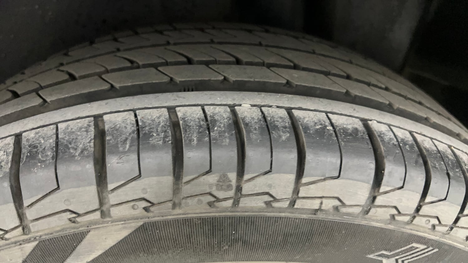 Used 2016 Maruti Suzuki Ciaz ZXI+ AT Petrol Automatic tyres LEFT REAR TYRE TREAD VIEW