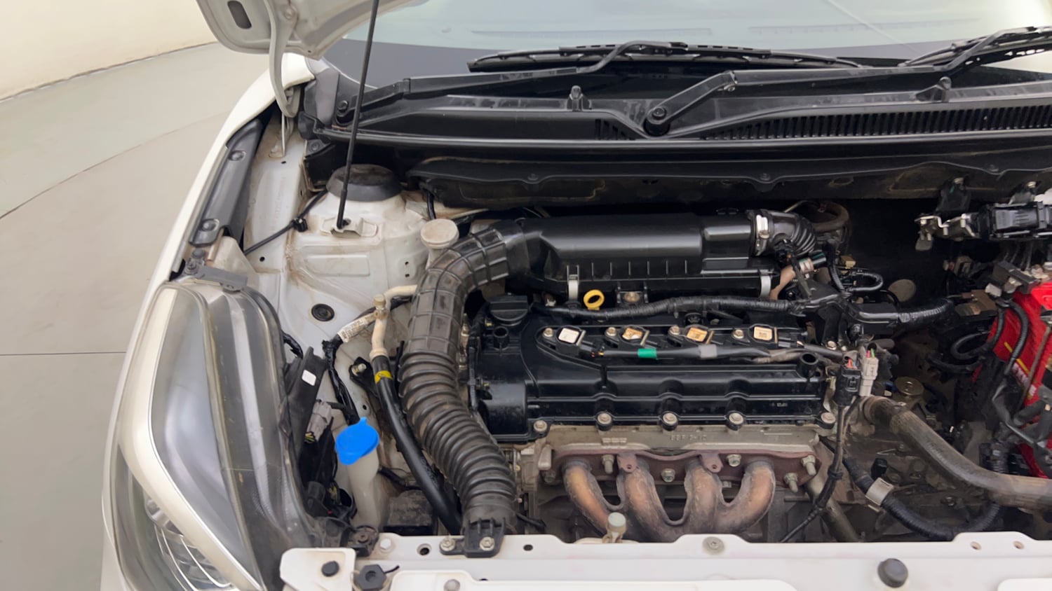 Used 2021 Maruti Suzuki Baleno Delta Petrol Manual engine ENGINE RIGHT SIDE HINGE & APRON VIEW