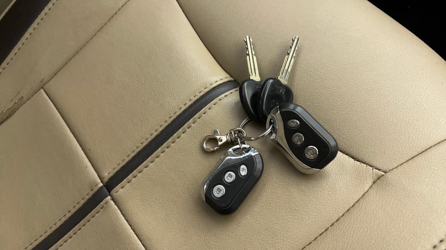 Used 2012 Hyundai Eon Magna + Petrol Manual extra CAR KEY VIEW