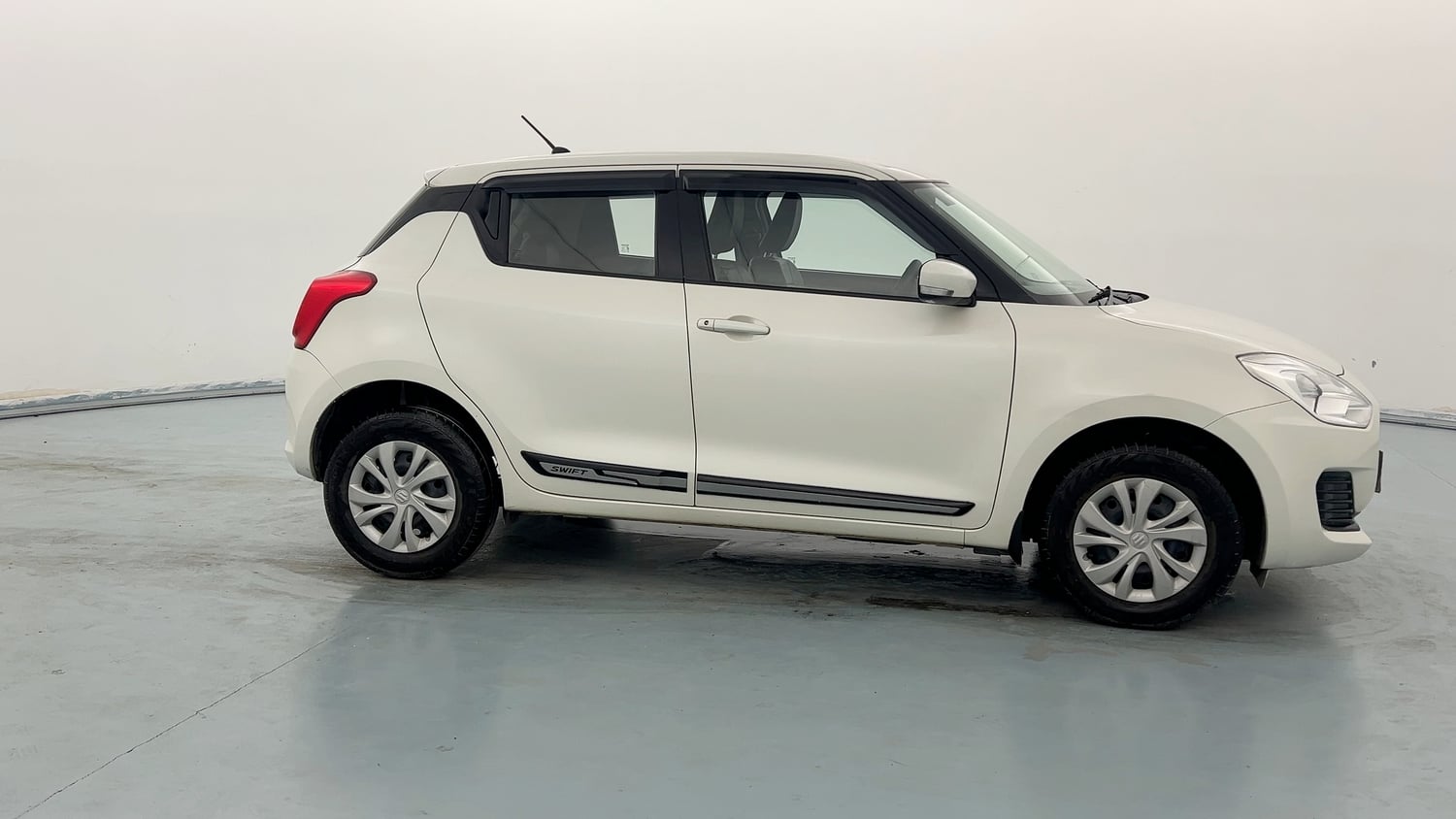 Used 2023 Maruti Suzuki Swift VXi Petrol Manual exterior RIGHT SIDE VIEW
