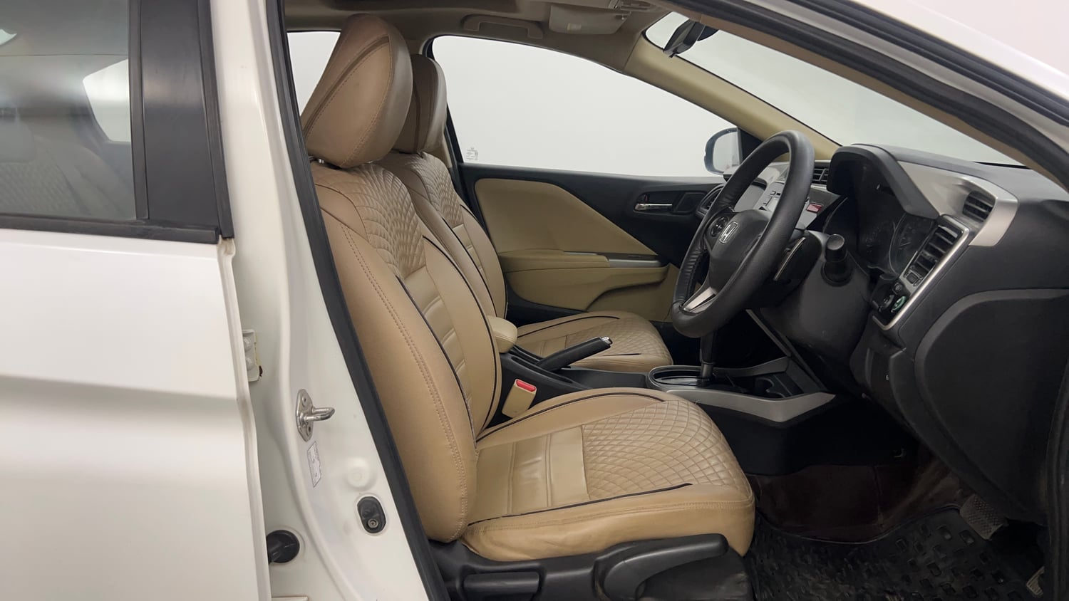 Used 2016 Honda City VX CVT Petrol Automatic interior RIGHT SIDE FRONT DOOR CABIN VIEW