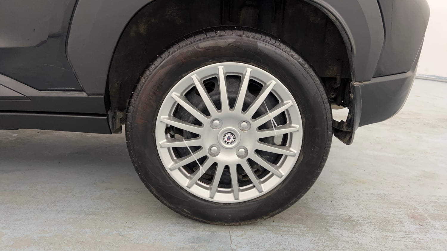 Used 2024 Nissan Magnite XL Petrol Manual tyres LEFT REAR TYRE RIM VIEW