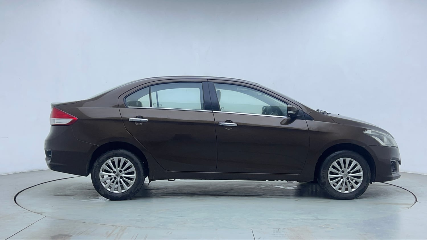 Used 2017 Maruti Suzuki Ciaz ZXi Petrol Manual exterior RIGHT SIDE VIEW