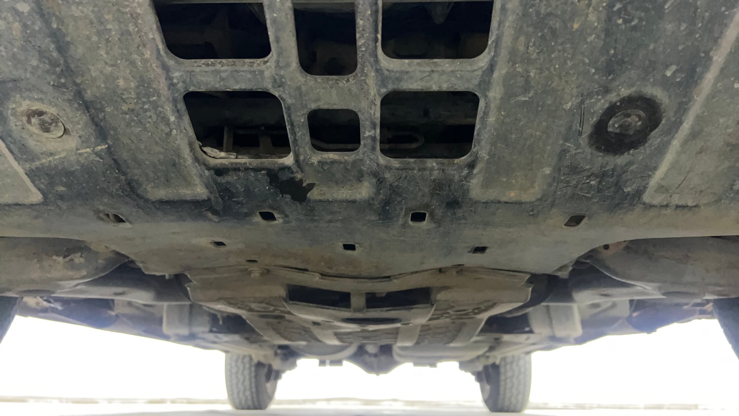 Used 2017 Mahindra TUV300 T8 mHAWK100 Diesel Manual extra FRONT LEFT UNDERBODY VIEW