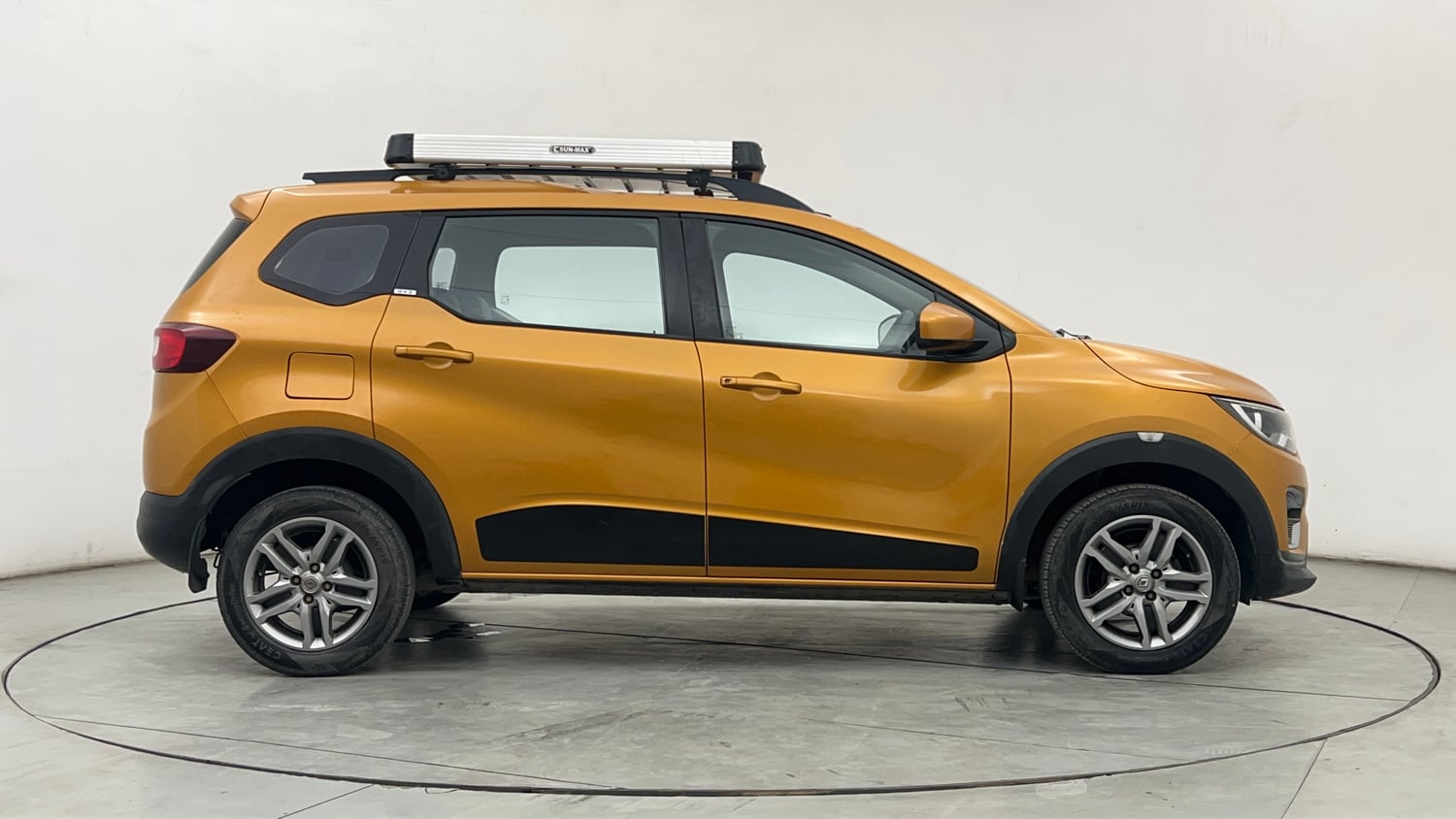 Used 2020 Renault Triber RXZ Petrol Manual exterior RIGHT SIDE VIEW