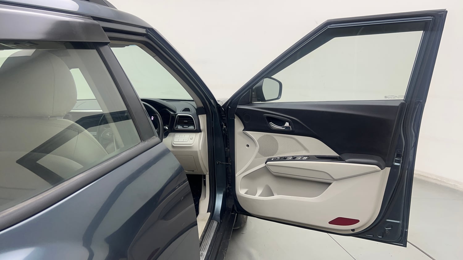 Used 2022 Mahindra XUV 300 W8 (O) 1.5 Diesel AMT Diesel Automatic interior RIGHT FRONT DOOR OPEN VIEW