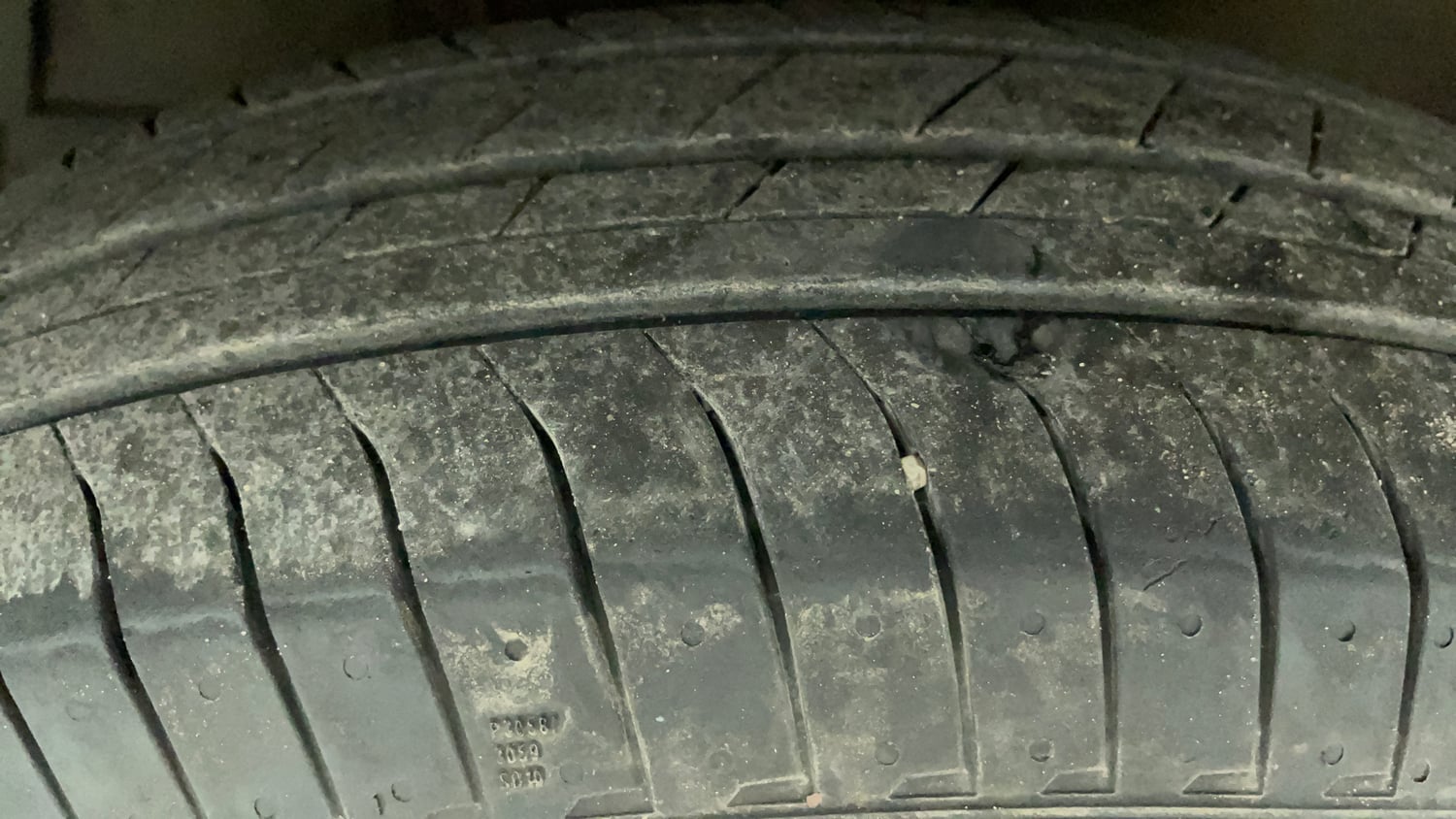 Used 2016 Maruti Suzuki Swift Lxi (O) Petrol Manual tyres LEFT FRONT TYRE TREAD VIEW
