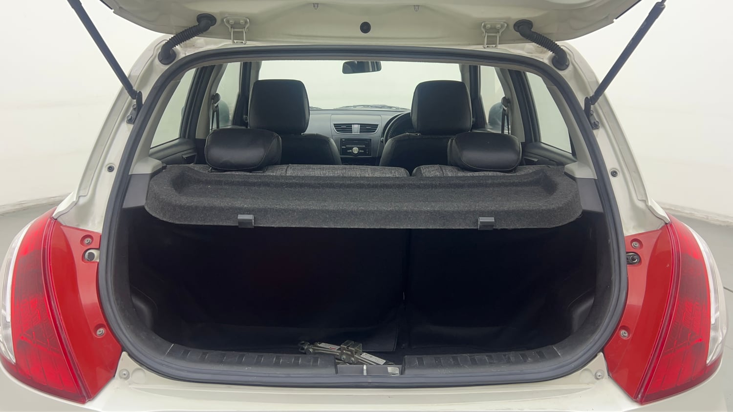Used 2015 Maruti Suzuki Swift LXi Petrol Manual interior DICKY INSIDE VIEW