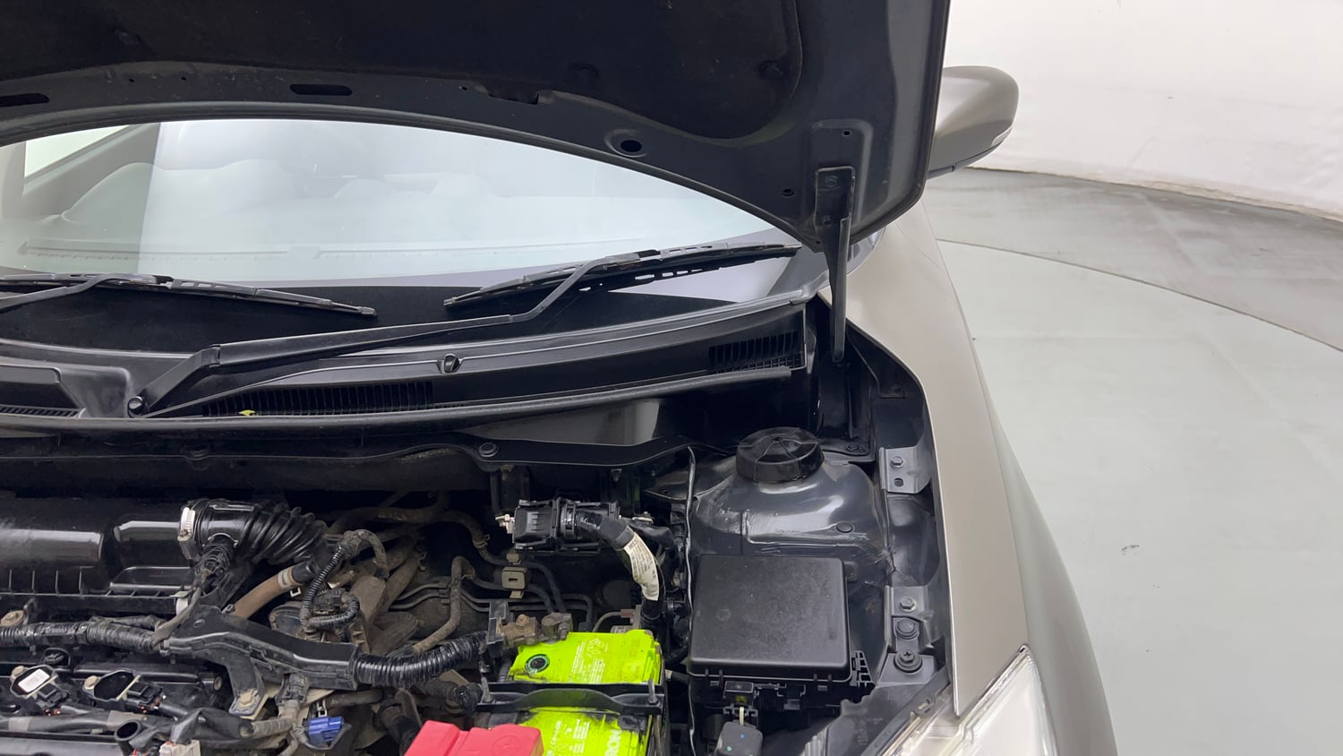 Used 2018 Maruti Suzuki Swift VXi Petrol Manual engine ENGINE LEFT SIDE HINGE & APRON VIEW