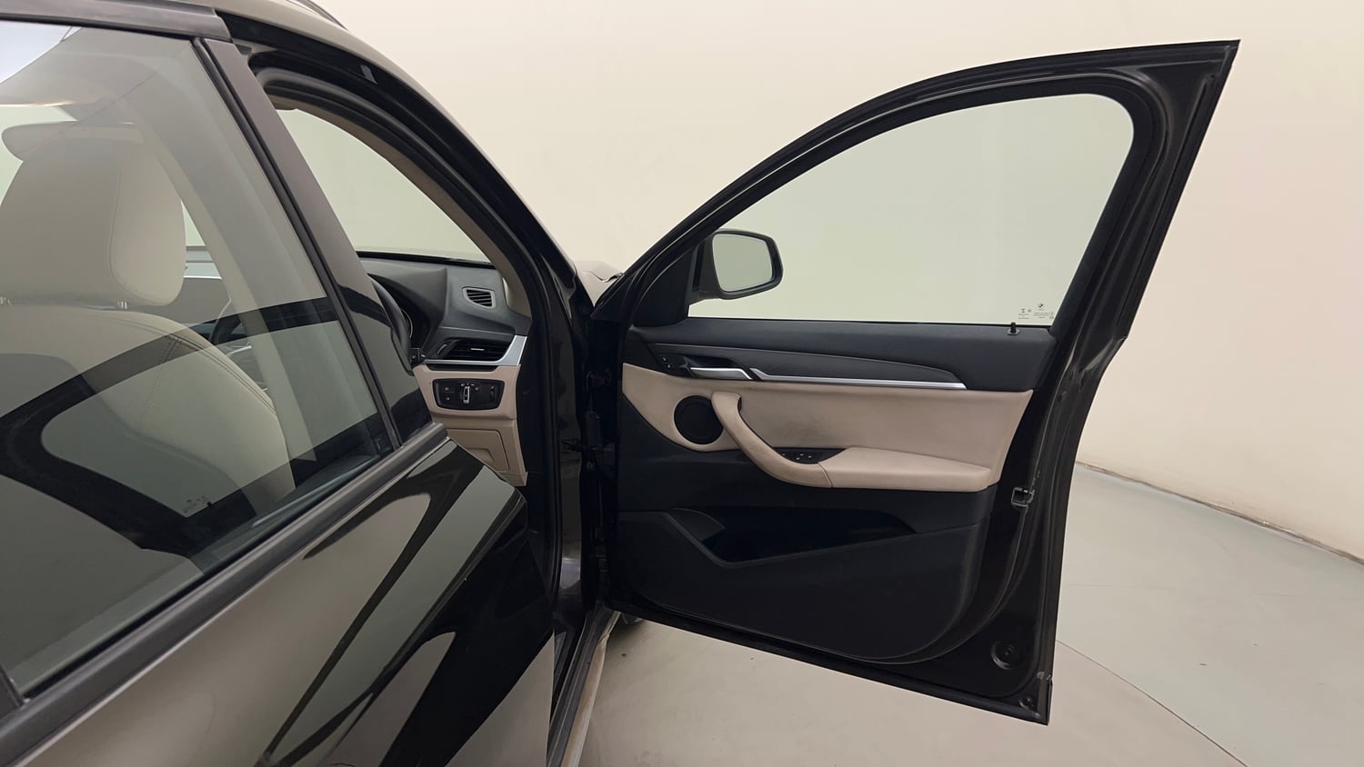 Used 2019 BMW X1 sDrive20i xLine Petrol Automatic interior RIGHT FRONT DOOR OPEN VIEW