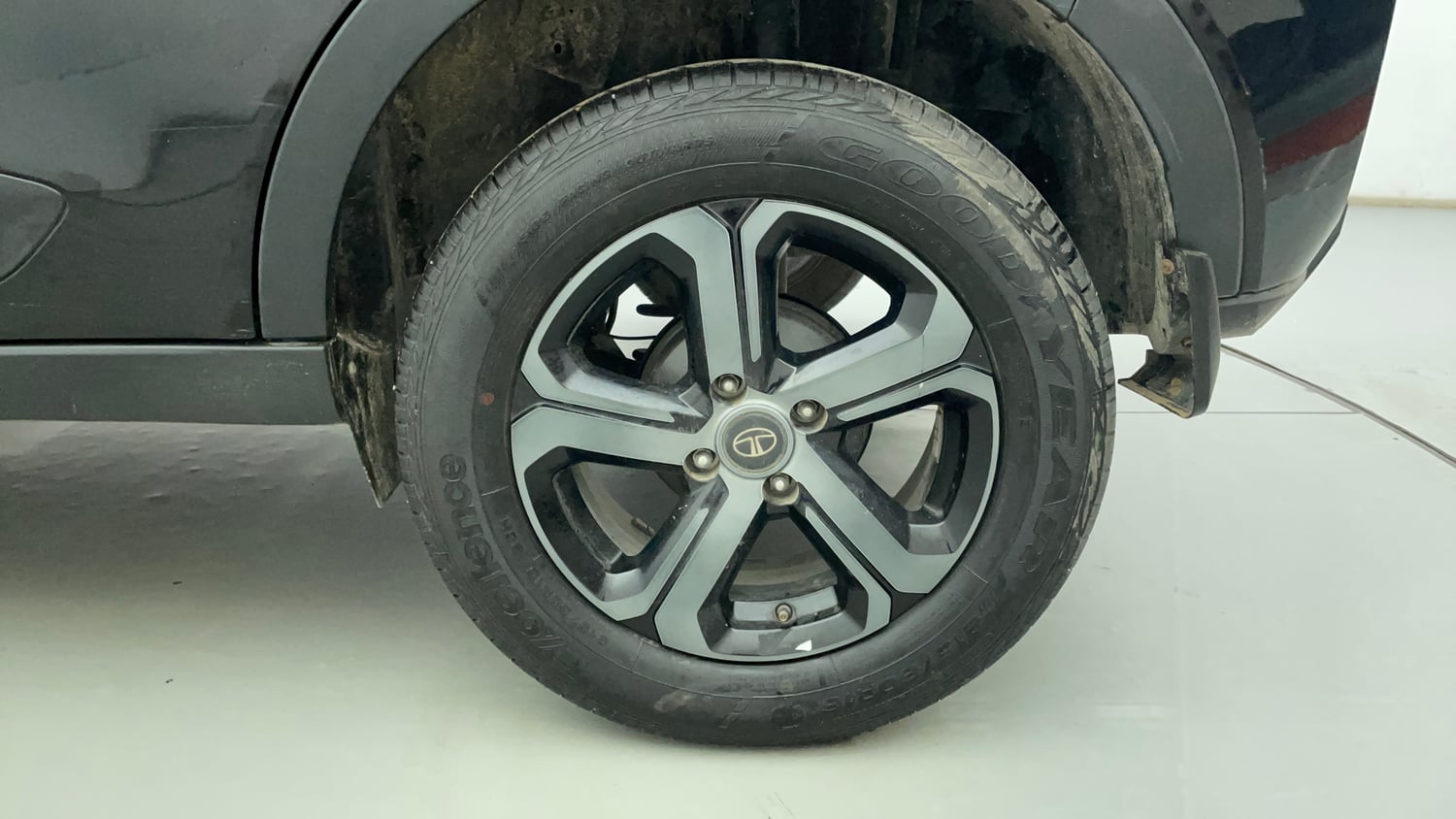 Used 2023 Tata Nexon XZA Plus LUXS Red Dark Edition Petrol Automatic tyres LEFT REAR TYRE RIM VIEW