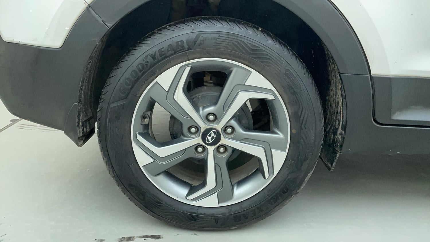 Used 2018 Hyundai Creta SX 1.6 AT Petrol Petrol Automatic tyres RIGHT REAR TYRE RIM VIEW