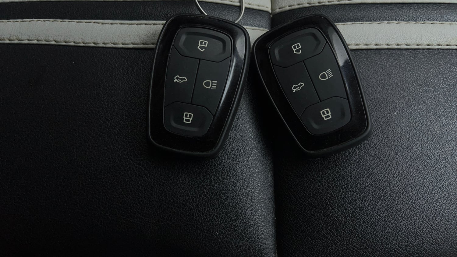 Used 2024 Tata Altroz XT Petrol Petrol Manual extra CAR KEY VIEW